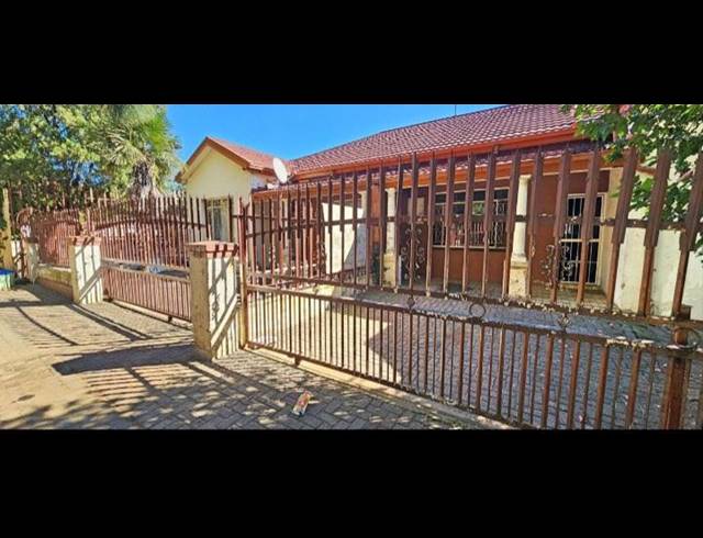 6 BEDROOM HOUSE FOR SALE IN BENONI CENTRAL